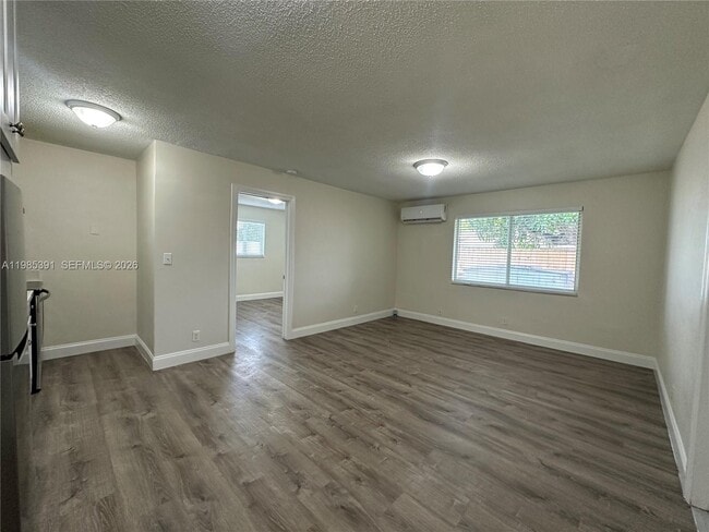 Building Photo - 5901 NE 18th Ave