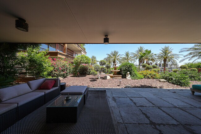 Building Photo - 7157 E Rancho Vista Dr