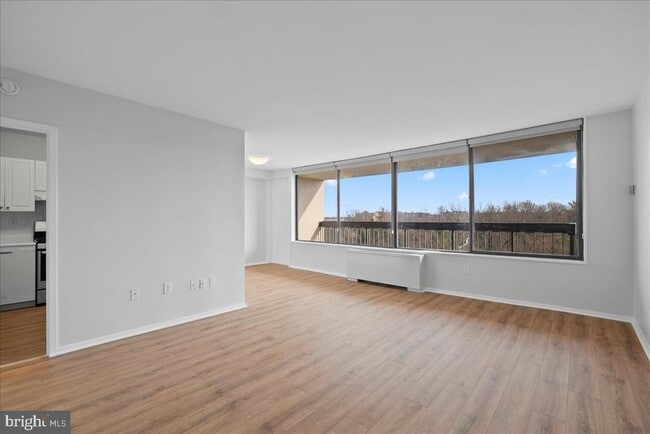 Foto del edificio - 3705 S George Mason Dr