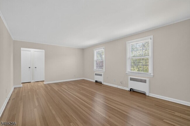 Foto del edificio - 390 Morris Ave