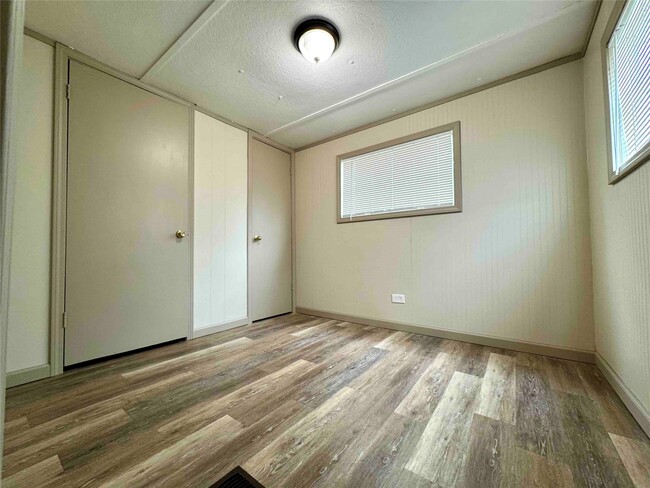 Building Photo - 1718 W Dumble St