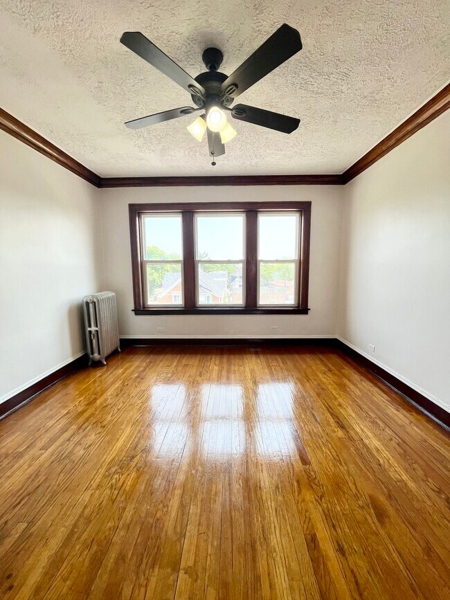 Foto del edificio - 2154 N Kildare Ave
