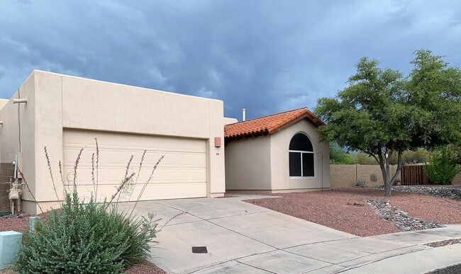 Building Photo - 650 N Northern Vista Pl