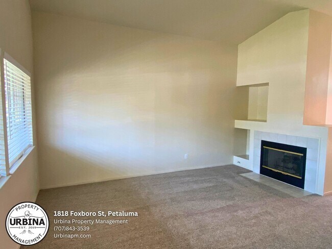 Foto del edificio - Darling Petaluma East Side Home with RV Pa...