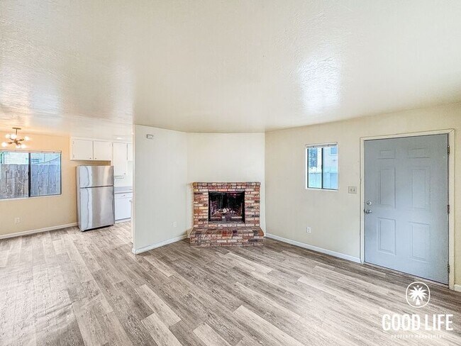Foto del edificio - 4379 McClintock St