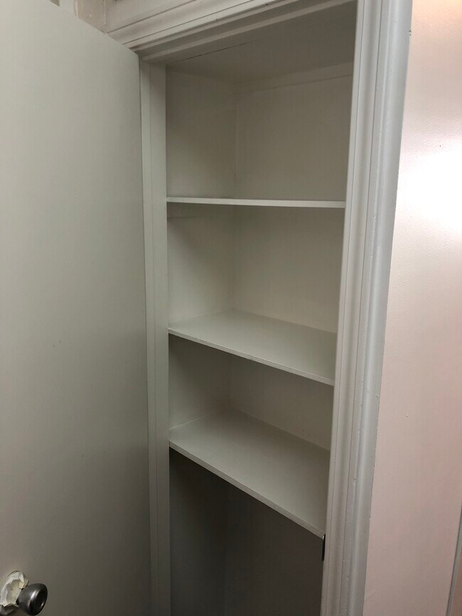 Despensa de alimentos - 10211 Galway Dr