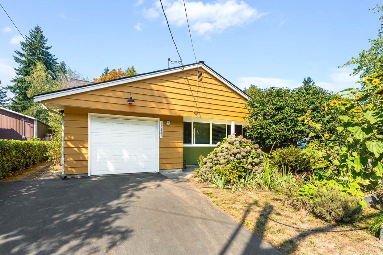 Foto principal - 19337 61st Ave NE