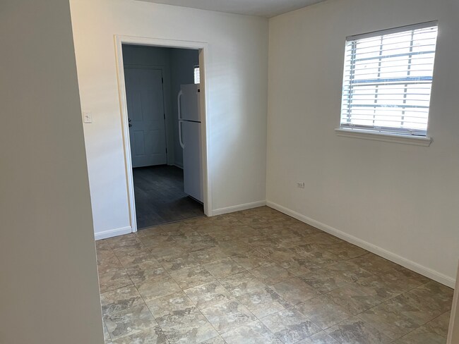 dining area - 214 Gloria St