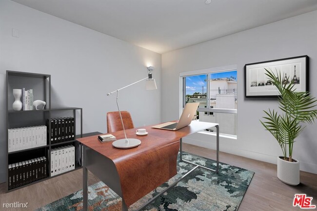 Foto del edificio - 11837 Mayfield Ave