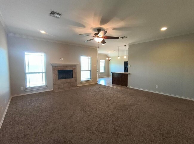 Building Photo - Discover this Beautiful 4 bedroom, 2 bath ...
