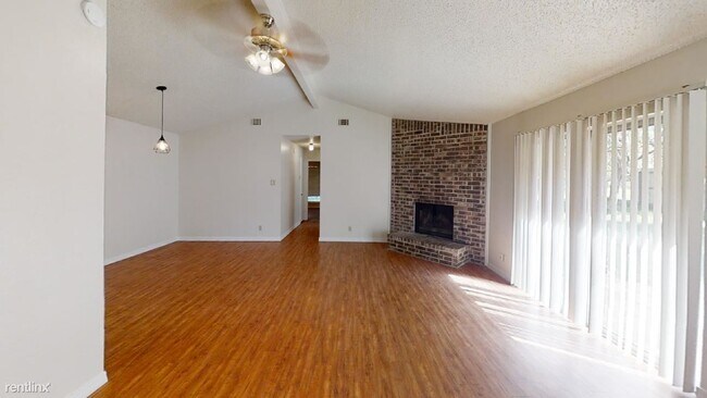 Foto del edificio - 2 br, 2 bath House - 107 Hughson Ct