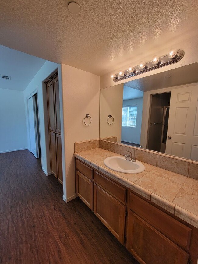 Foto del edificio - 2221-27  W. Lark