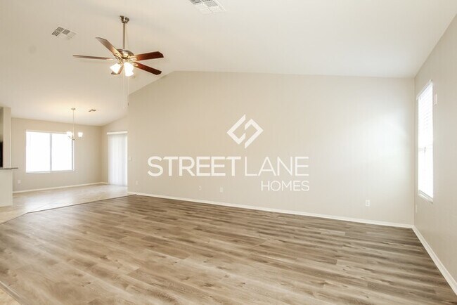Foto del edificio - NOW OFFERING THE FIRST FULL MONTH FREE!