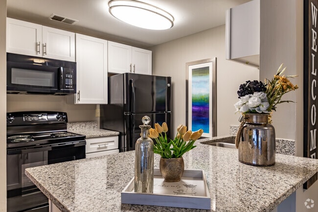 2BR, 1BA - 868SF - Kitchen - The Oaks