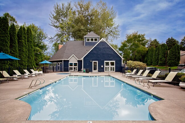 Clermont Apartments | Seasonal Swimming Pool - Clermont