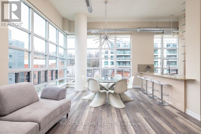 Photo du bâtiment - 380 Macpherson Ave