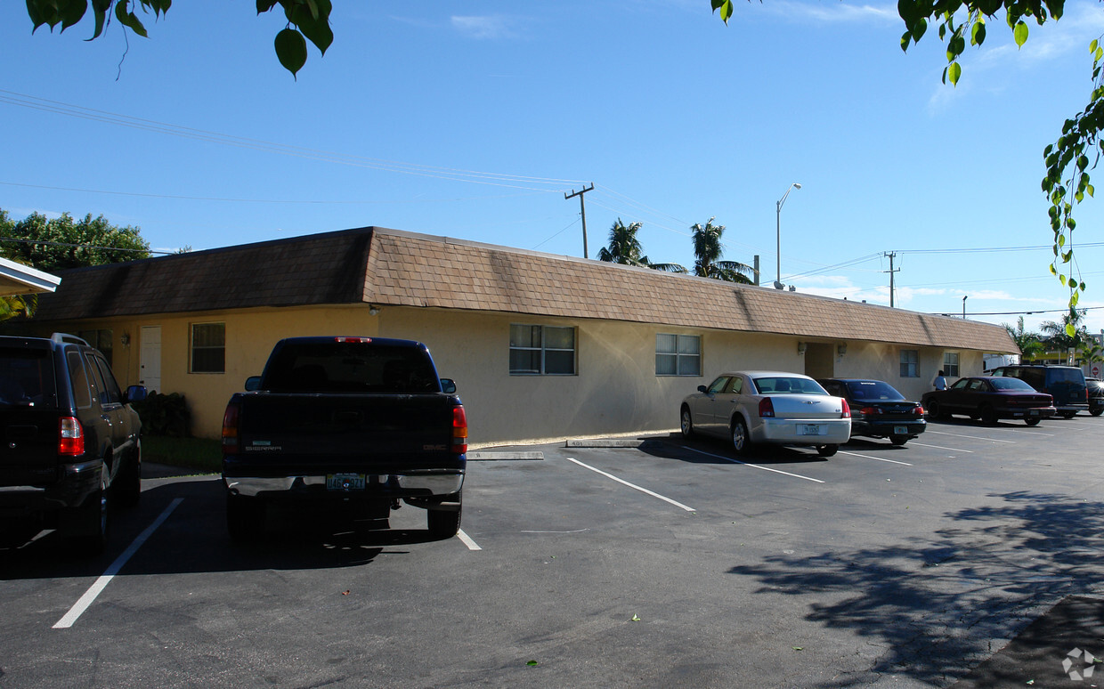 Building Photo - 401 Banks Rd