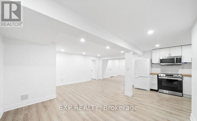 Photo du bâtiment - 208 Willowbrook Rd