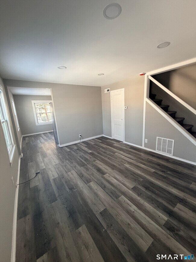 Foto del edificio - 58 Victory Dr