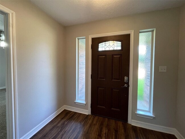 Building Photo - 16510 Oxnard Ln