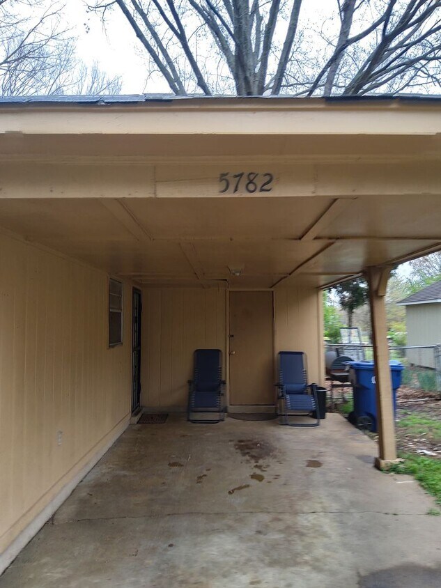 Foto del edificio - 5782 Patricia Dr