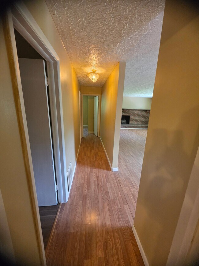 Foto del edificio - 1018 Willow Dr