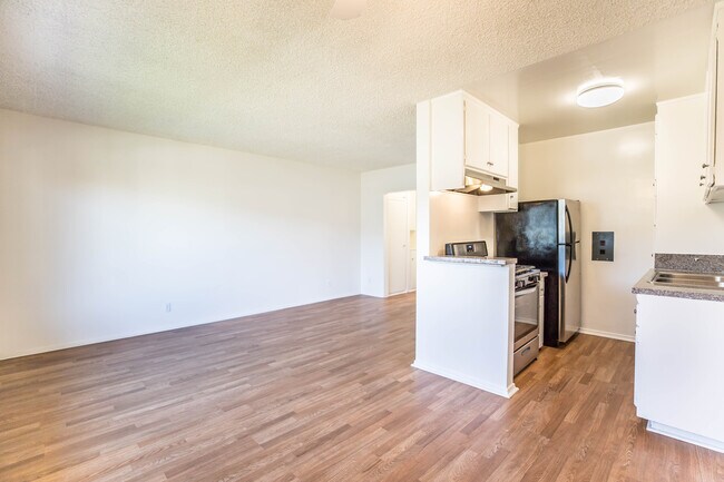 Foto del edificio - 12734 Matteson Ave