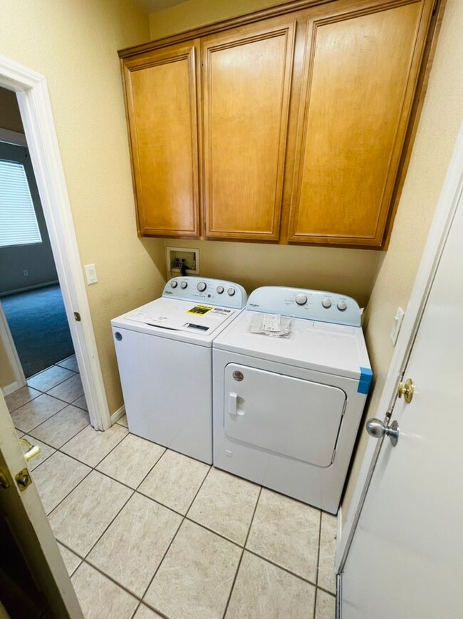 Building Photo - 2722 La Porte Ct