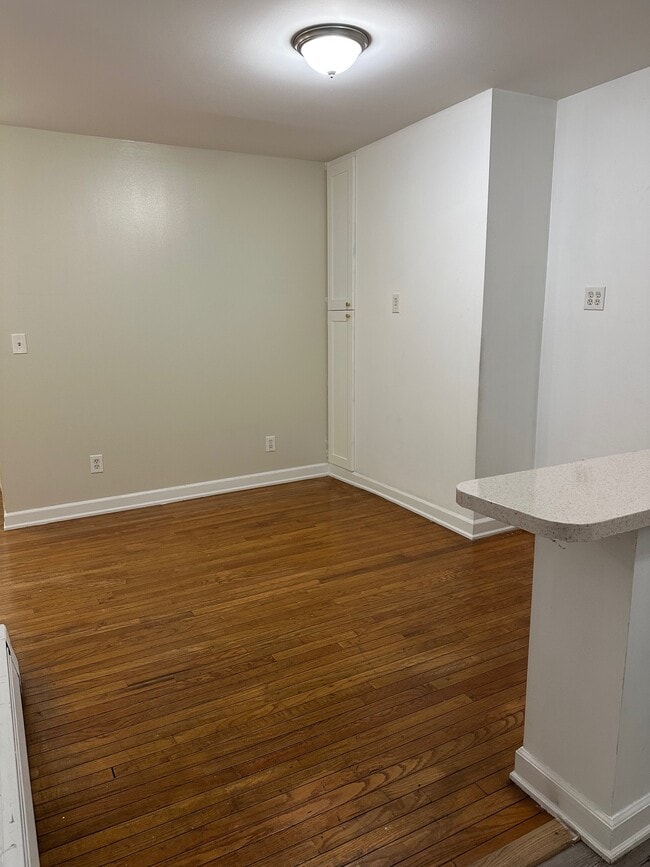 Building Photo - 3121 Corlear Ave