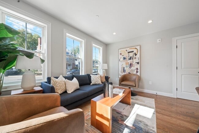 Building Photo - 52 Bellevue St