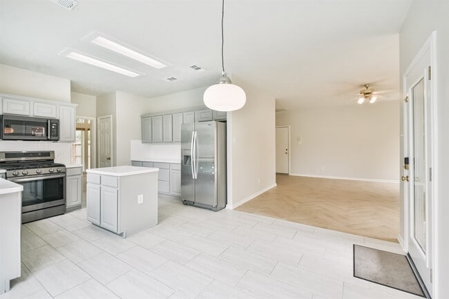 Building Photo - 10239 Sable Trail Ln