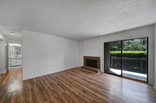 Building Photo - Gorgeous Two Bed Two Bath Condo at the Cor...