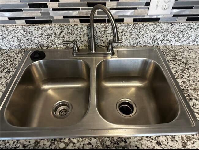 Foto del edificio - 3915 Cll Tereon