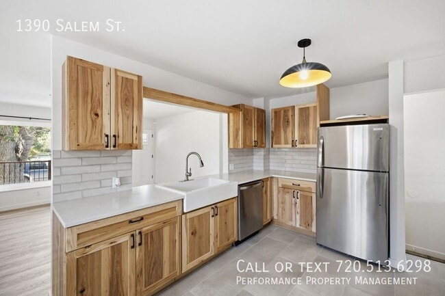 Building Photo - 1390 Salem St