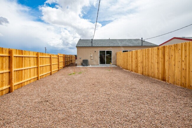 Foto del edificio - 2185 E Butler Ave