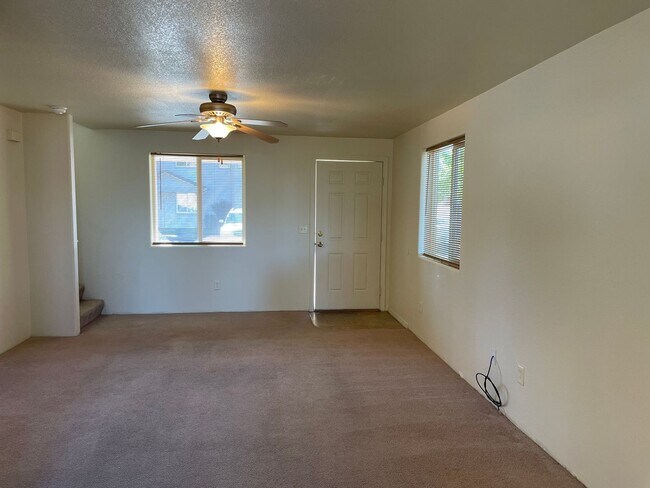 Foto del edificio - Very Nice Two Story 2 Bedroom 1.5 Bathroom...