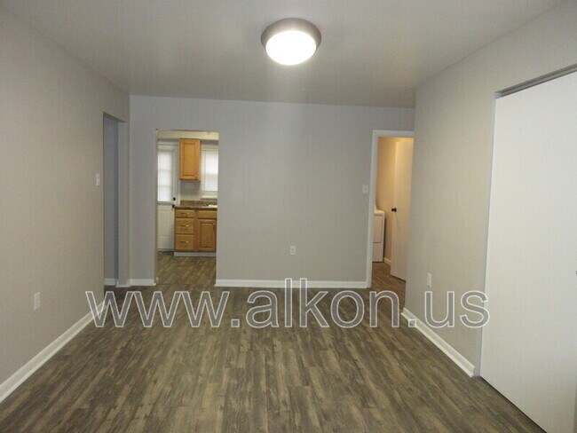 Foto del edificio - 2128 Eccles St