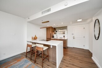 Building Photo - 1300 Lamar St