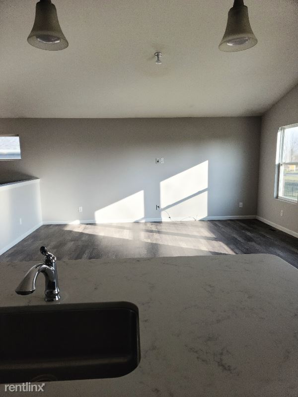 Building Photo - 3 br, 2 bath House - 823 Caspian Dr