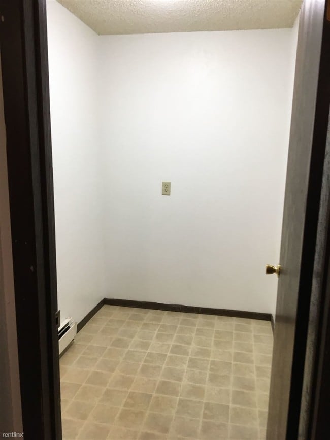 Building Photo - 209 E Bismarck Expy