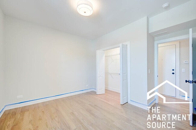 Foto del edificio - 2020 W Montrose Ave
