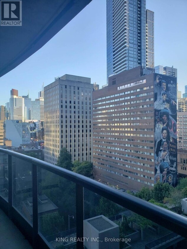 Photo principale - 25-1225 Carlton St.