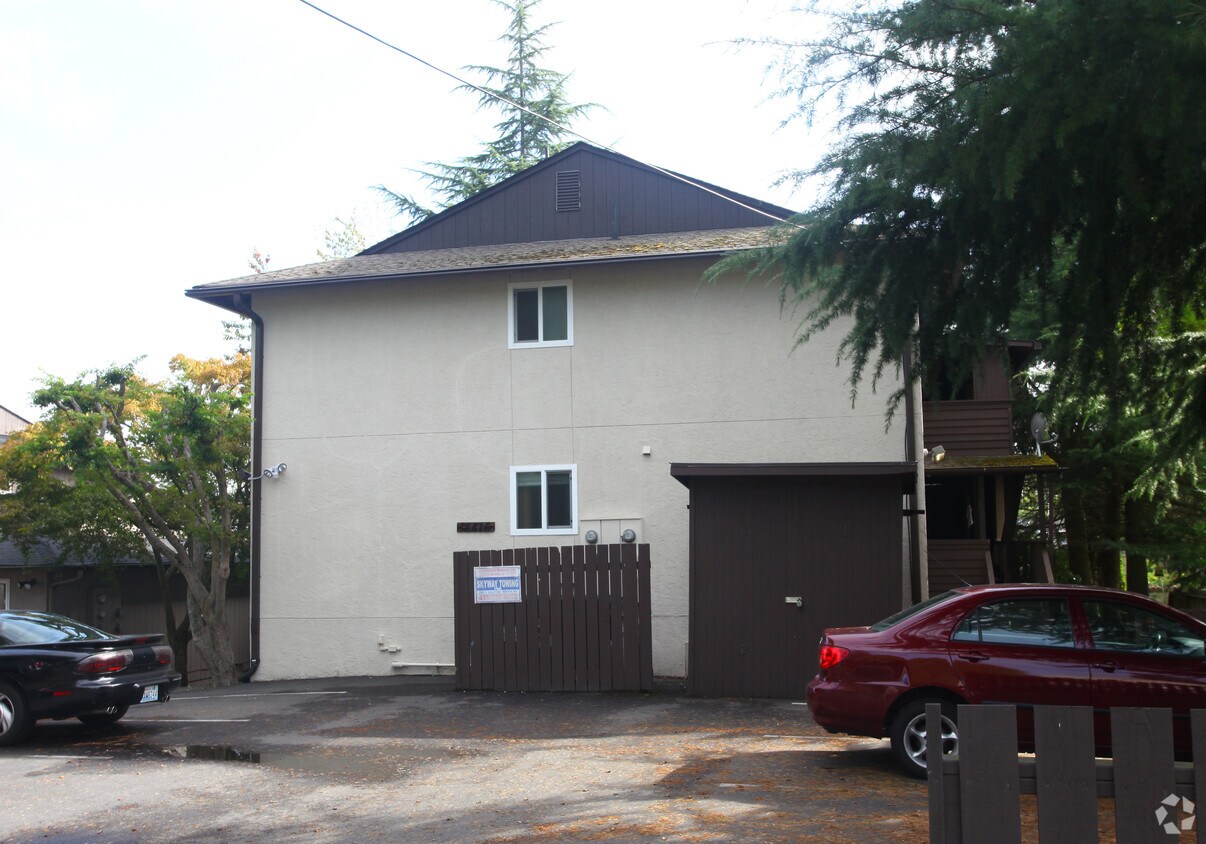 Building Photo - 14416 11th Ave SW