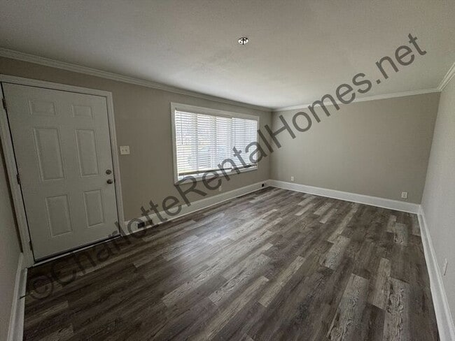 Building Photo - 3 Bedroom 1.5 bath home in Mathews!