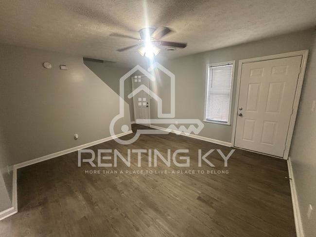 Building Photo - Updated 2-Bed, 1.5-Bath Townhome with a Garage!