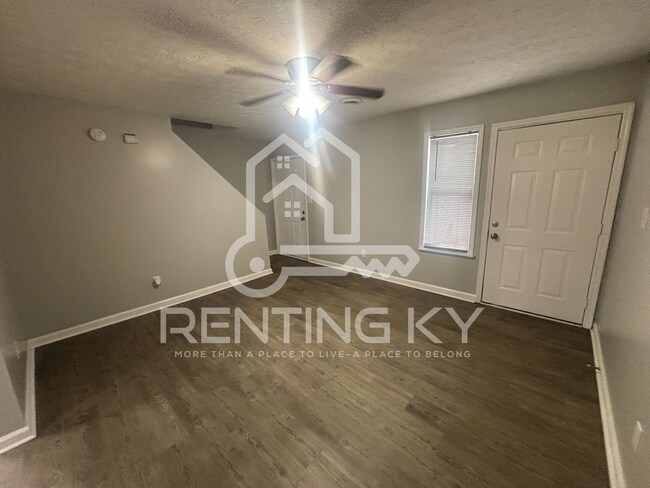 Foto del edificio - Updated 2-Bed, 1.5-Bath Townhome with a Garage!