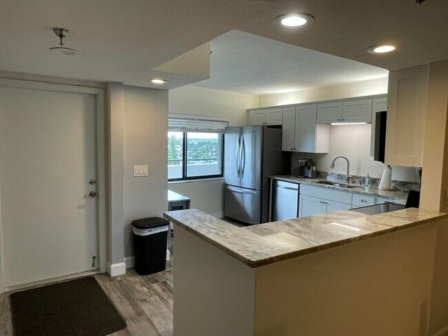 Foto del edificio - 355 S Ocean Dr
