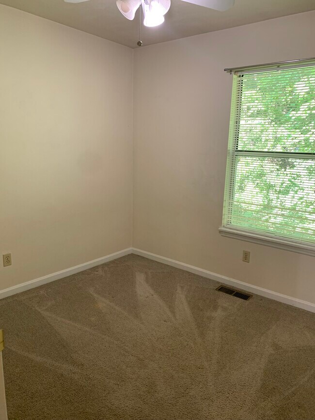 Foto del edificio - 300 Pheasant Run Ct