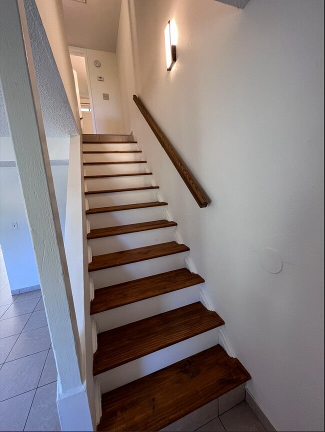 Building Photo - 1155 Delphinium St