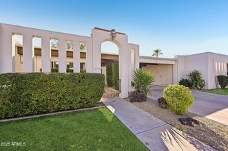 Building Photo - 8733 E Vía De Viva